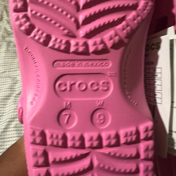 Crocs Classic, M7 W9, pink, new, never worn, original tags - Picture 2 of 8